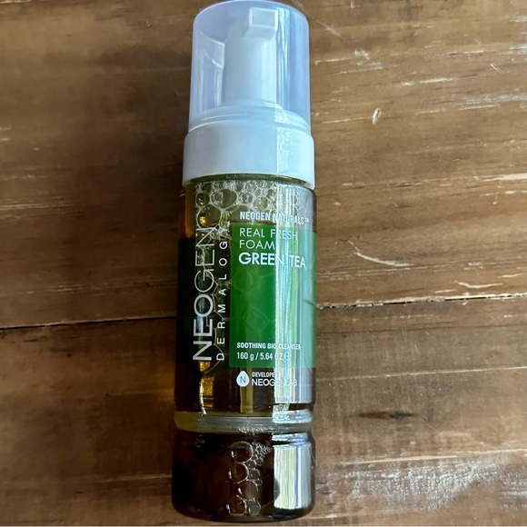 NEOGEN Dermalogy Real  Fresh Foam CLEANSER GREEN TEA 5.6 OZ / 160G - Picture 3 of 12